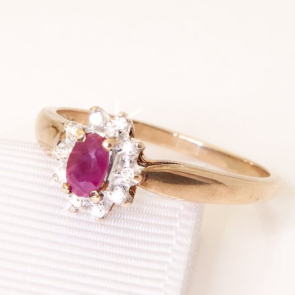 10K Gold Natural Red Ruby and Diamond Halo Ring - Elegant Vintage Jewelry, Sz 7 - Picture 2 of 8